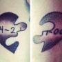 Tatuaggio Puzzle a Cuore con data