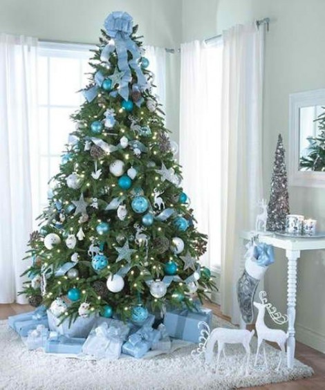 Albero di Natale 2014 con palline bianche argentate e azzurre