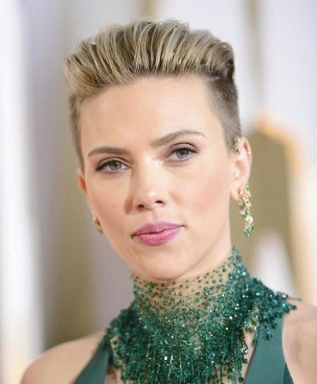 Taglio capelli corto Scarlett Johansson agli Oscar 2015
