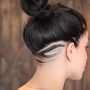 Capelli rasati dietro con disegni donna