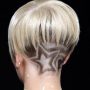 Foto tagli capelli rasati con disegni donna