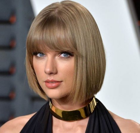 Taglio capelli a caschetto Taylor Swift