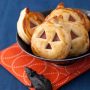 Pizzette salate a forma di zucca per Halloween