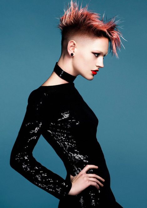 Taglio capelli rasato ai lati donna primavera estate 2017