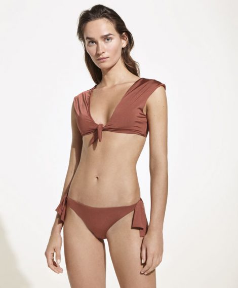 Costume da bagno Oysho con top annodato e brasiliana estate 2017