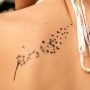 Foto tatuaggio soffione con farfalle