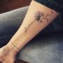 Foto tatuaggio soffione con scritta sul braccio