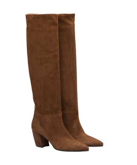 Stivali in camoscio Prada inverno 2018 2019 prezzo 990 euro 470x569 - Prada Stivali e Stivaletti inverno 2018 2019