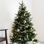 Albero di Natale 2018 minimalista con decorazioni bianche