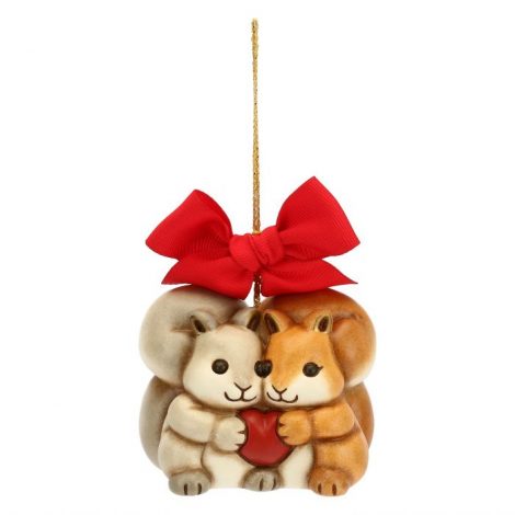 Addobbo natalizio Thun 2019 Coppia di scoiattoli con cuore rosso 470x470 - THUN: Nuovi Addobbi Albero di Natale 2019