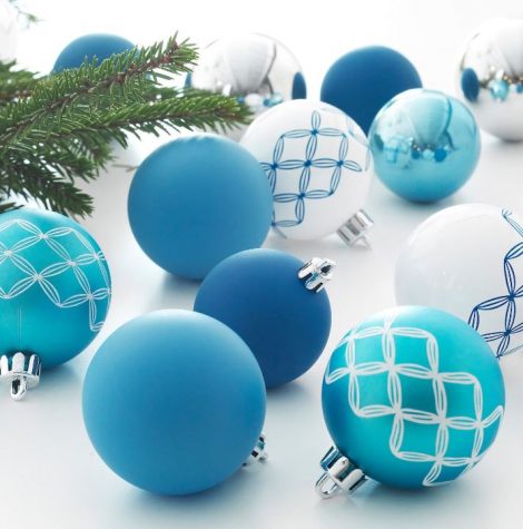 Palline di Natale blu e bianche IKEA 470x475 - Catalogo IKEA Natale 2019
