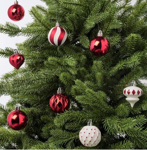 Palline di Natale rosse e bianche IKEA 470x479 - Catalogo IKEA Natale 2019