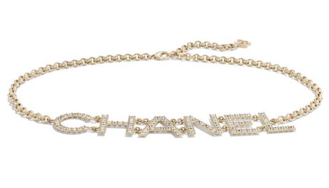 Cintura Chanel in catena dorata con strass 470x269 - 15 Cinture Donna Icone della Moda
