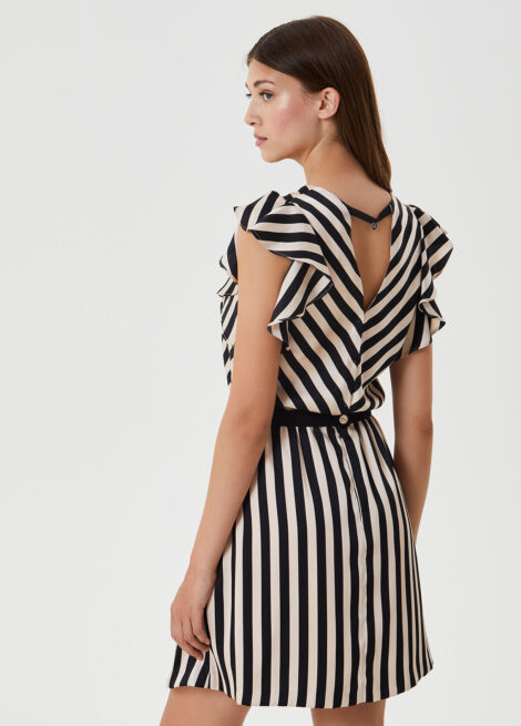 Elegante abito corto Liu Jo collezione inverno 2020 2021 dettaglio schiena 470x655 - Liu Jo Abiti Inverno 2020 2021