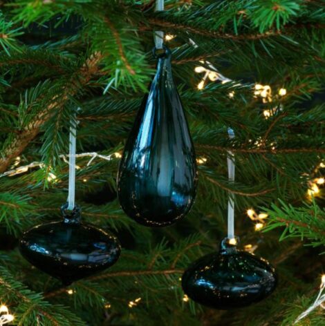 Eleganti palline natalizie in vetro soffiato blu IKEA 2020 470x472 - IKEA Catalogo Natale 2020