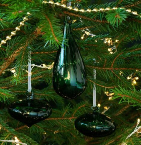 Eleganti palline natalizie in vetro soffiato verde IKEA 2020 470x482 - IKEA Catalogo Natale 2020
