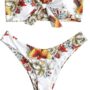 Bikini a fascia con slip sgambato dal taglio a V