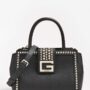 Bauletto Guess collezione estate 2021 con borchie