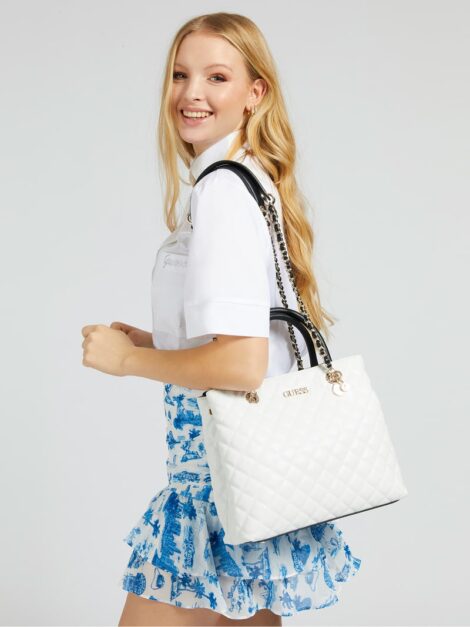 Guess borsa trapuntata modello Illy estate 2021 470x627 - Borse Guess Estate 2021