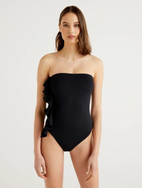 Costume intero nero a fascia con rouches laterale Benetton 470x620 - Costumi Benetton Donna Estate 2021