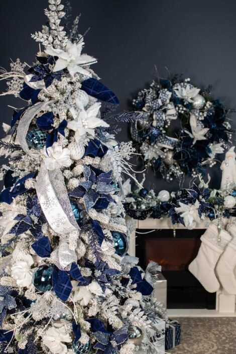 Albero di Natale 2021 blu e bianco 470x705 - Albero di Natale 2021: Colori
