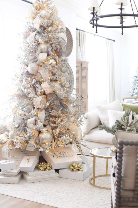 Albero di Natale 2021 con colori metallici 470x705 - Albero di Natale 2021: Colori
