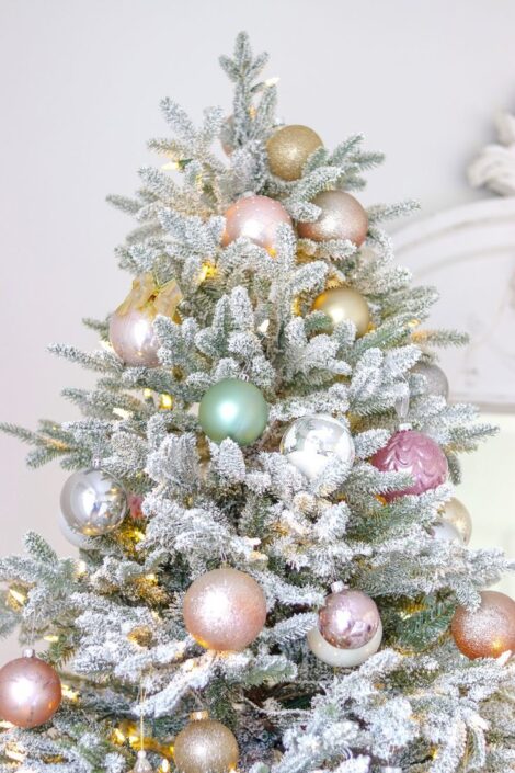 Palline di Natale colori pastello 470x705 - Albero di Natale 2021: Colori
