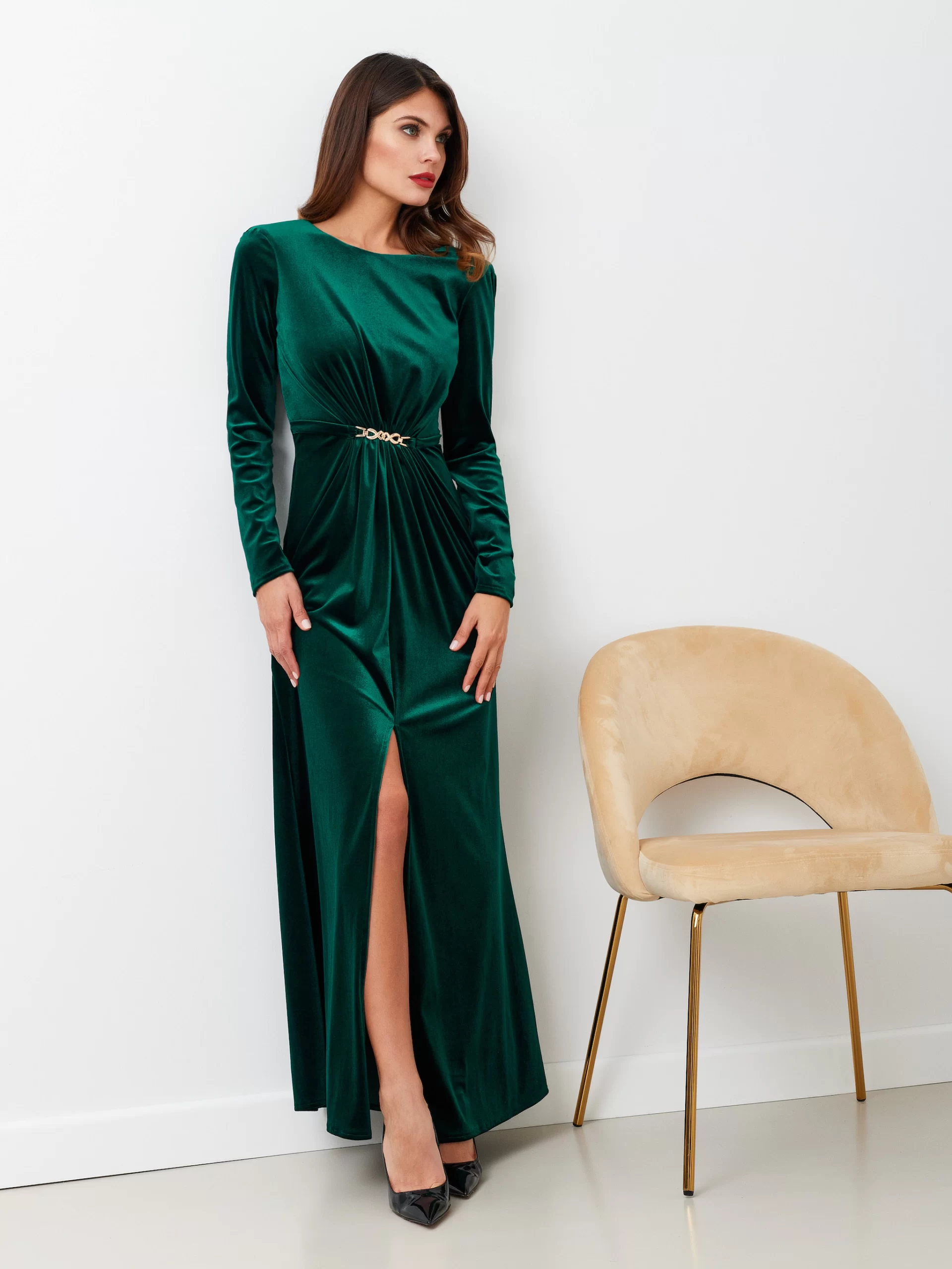 Abito lungo in velluto verde Natale 2022 Rinascimento scaled - Rinascimento Abiti Capodanno e Feste Natalizie 2022 Abito lungo in velluto verde Natale 2022 Rinascimento scaled - Rinascimento Abiti Capodanno e Feste Natalizie 2022
