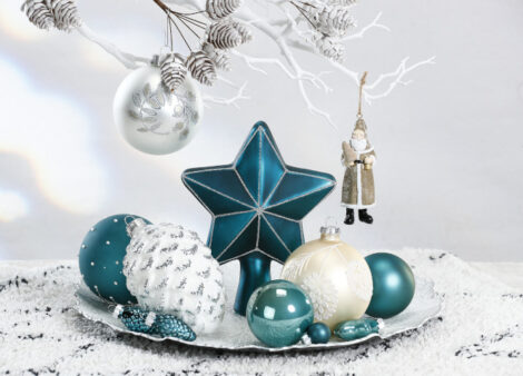 Addobbi e palline di Natale blu e bianche 2022 470x338 - Colori Albero di Natale 2022: Tendenze Addobbi e palline di Natale blu e bianche 2022 470x338 - Colori Albero di Natale 2022: Tendenze