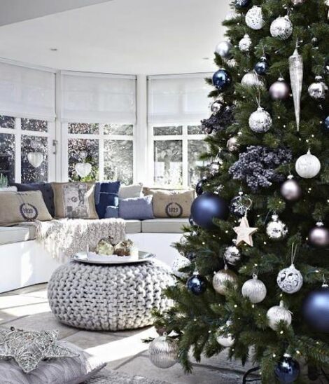 Albero di Natale Tendenze colori blu e bianco 470x548 - Colori Albero di Natale 2022: Tendenze