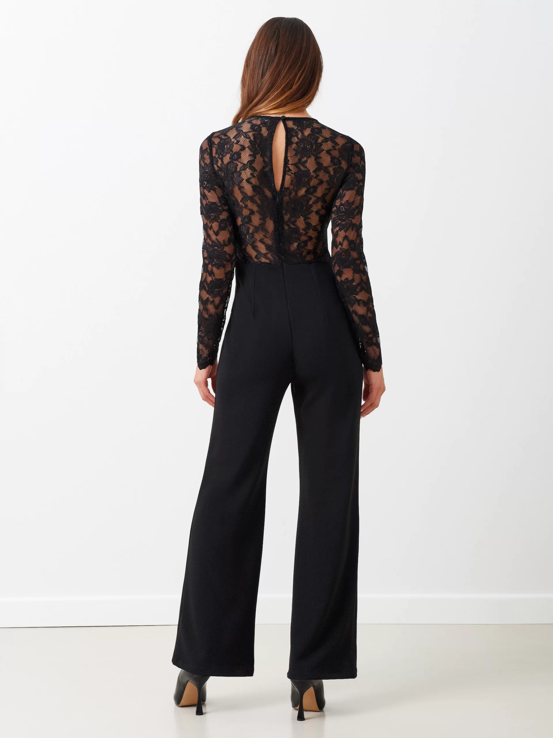 Rinascimento tuta intera elegante scaled - Rinascimento Abiti Capodanno e Feste Natalizie 2022 Rinascimento tuta intera elegante scaled - Rinascimento Abiti Capodanno e Feste Natalizie 2022