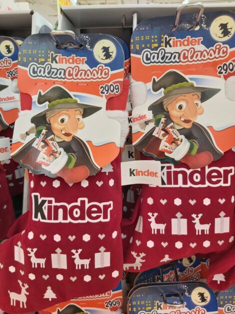 Calza della Befana Kinder 2023 rossa 470x627 - Calze della Befana Kinder 2023