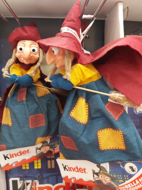 Happy Befana Kinder 2023 470x627 - Calze della Befana Kinder 2023