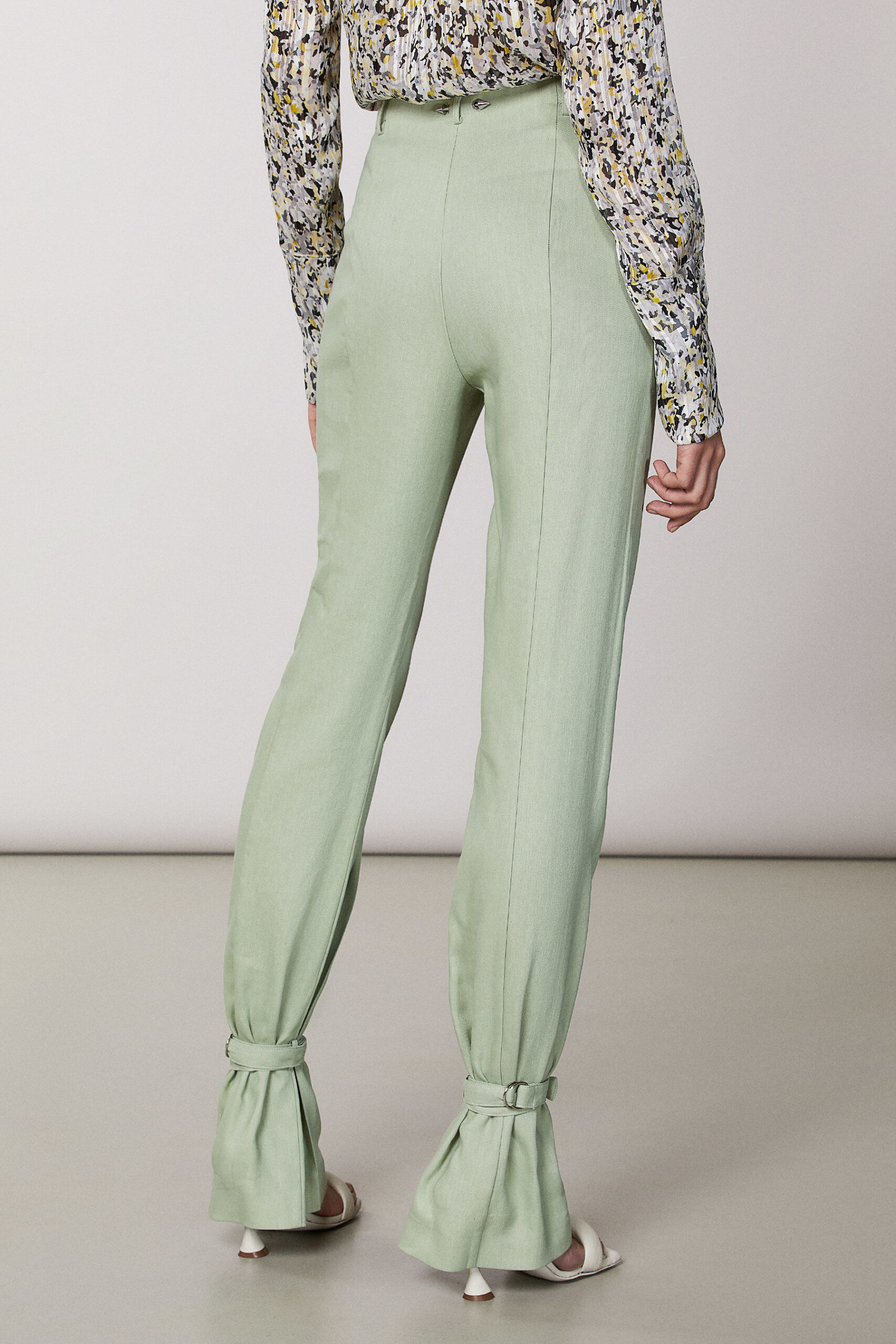 Dettaglio piercing nuovi pantaloni tailleur donna  scaled - Tailleur Donna Patrizia Pepe Primavera Estate 2023