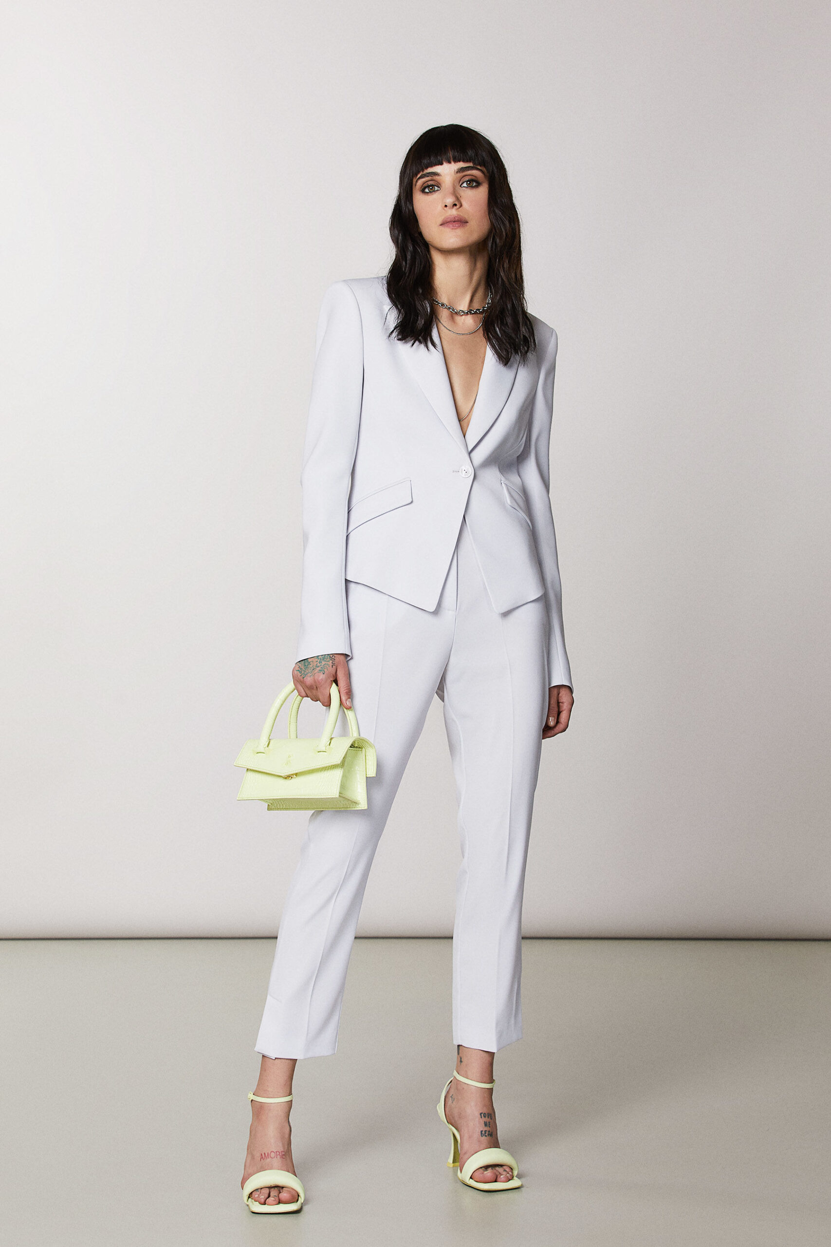 Nuovo tailleur donna Patrizia Pepe collezione primavera estate 2023 scaled - Tailleur Donna Patrizia Pepe Primavera Estate 2023