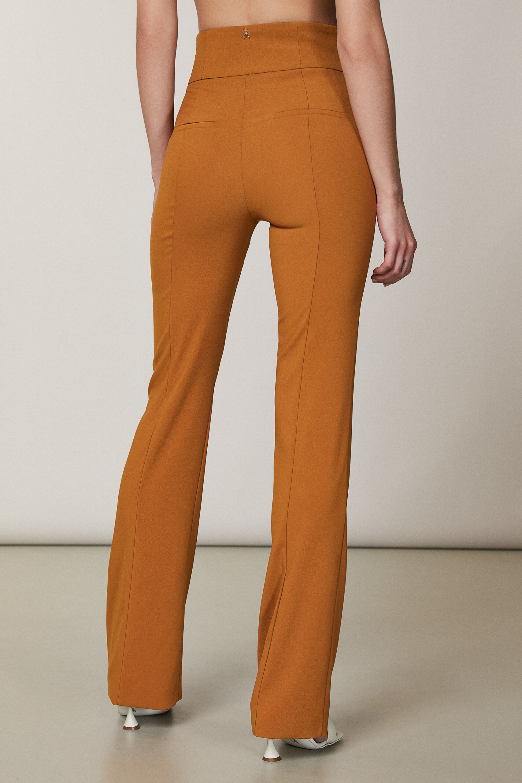 Patrizia Pepe pantalone a vita alta primavera estate 2023 scaled - Tailleur Donna Patrizia Pepe Primavera Estate 2023