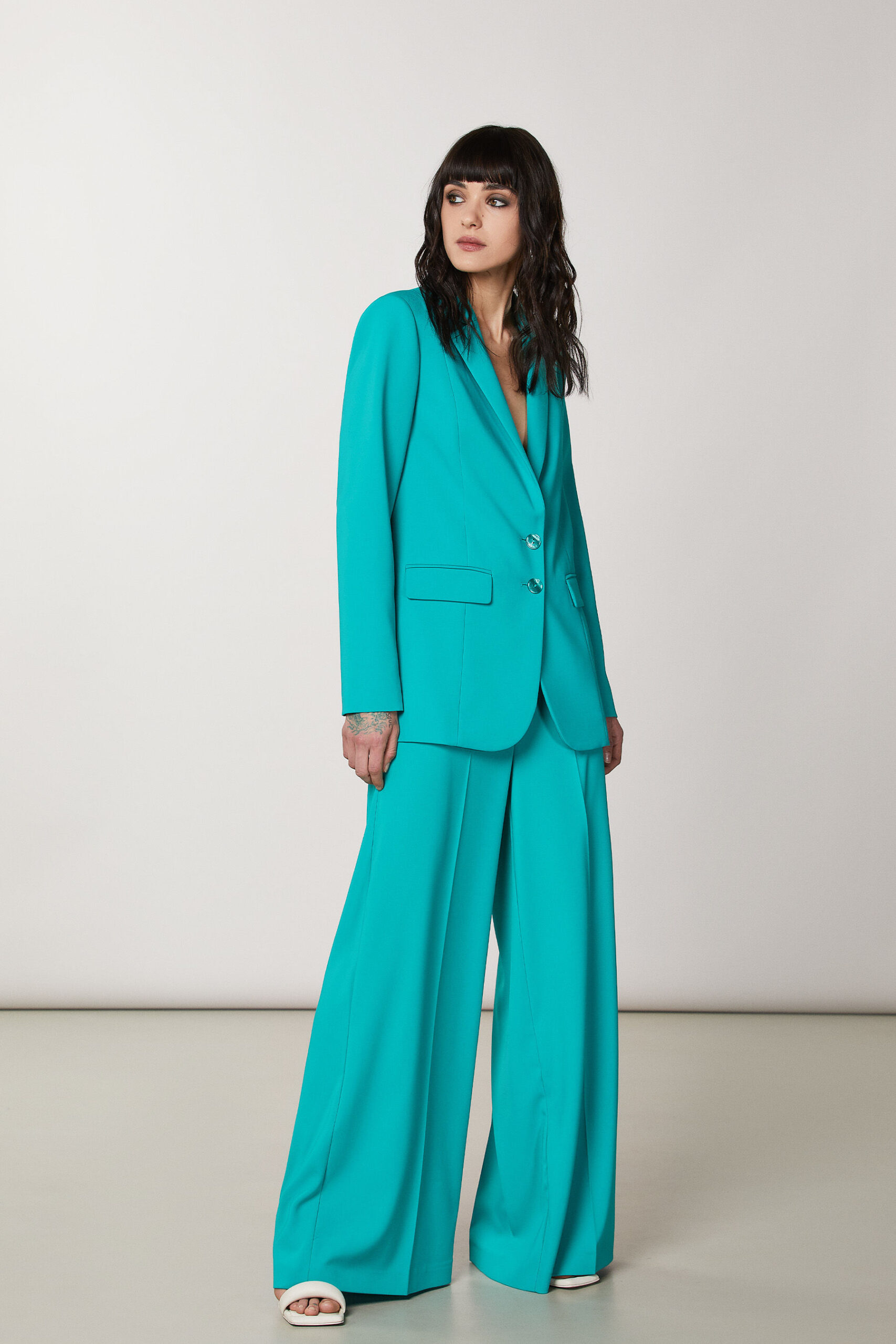 Tailleur donna pantaloni palazzo Patrizia Pepe 2023 scaled - Tailleur Donna Patrizia Pepe Primavera Estate 2023