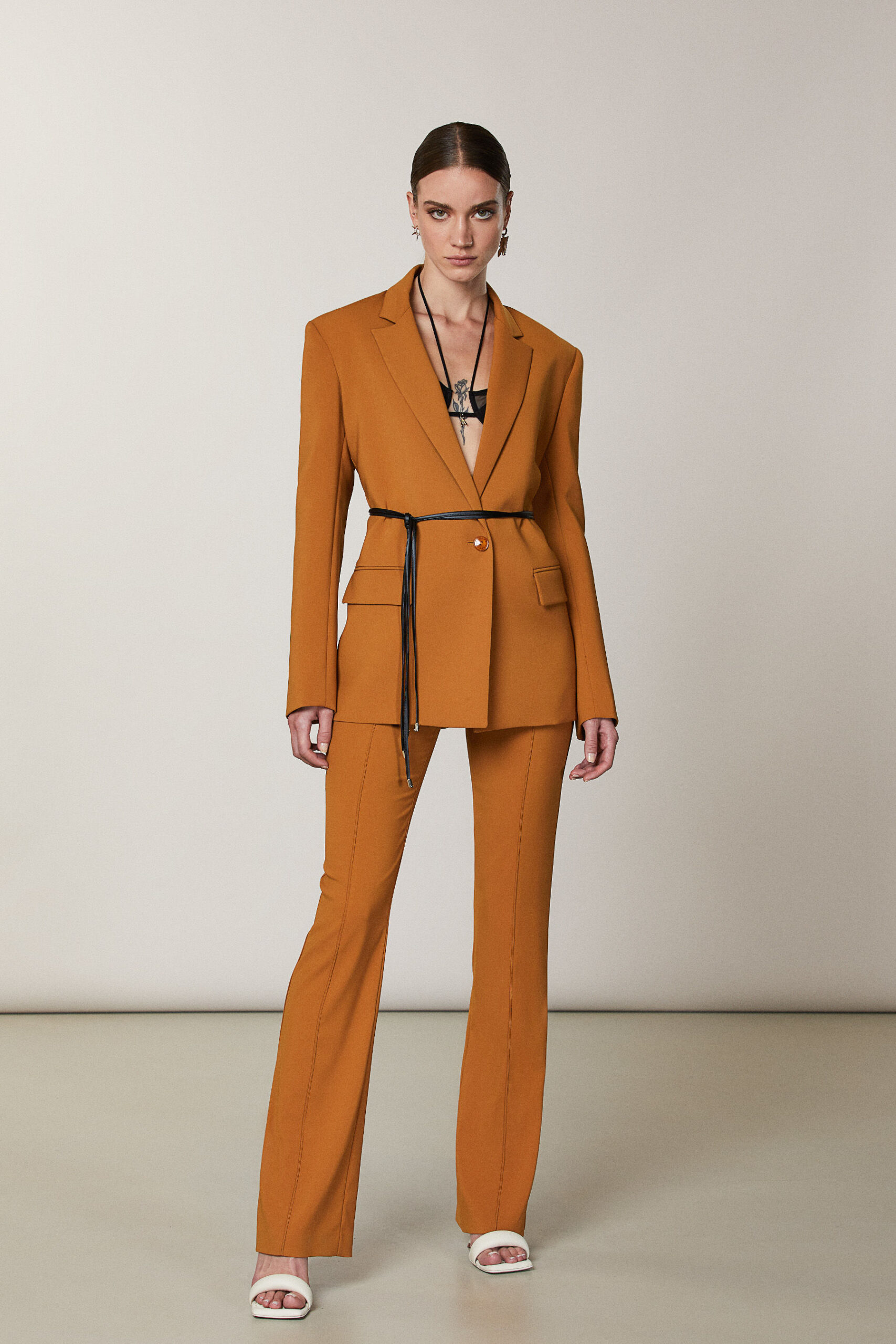 Tailleur giacca pantaloni Patrizia Pepe scaled - Tailleur Donna Patrizia Pepe Primavera Estate 2023