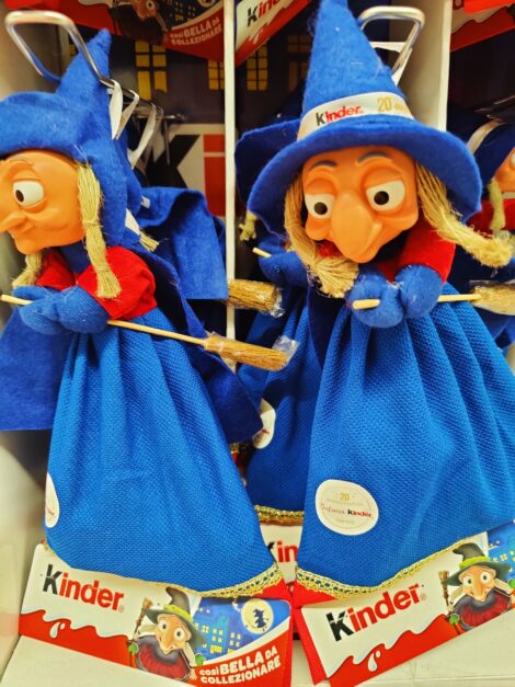 Befana da collezione Kinder 2024 Blu Befana da collezione Kinder 2024 Blu
