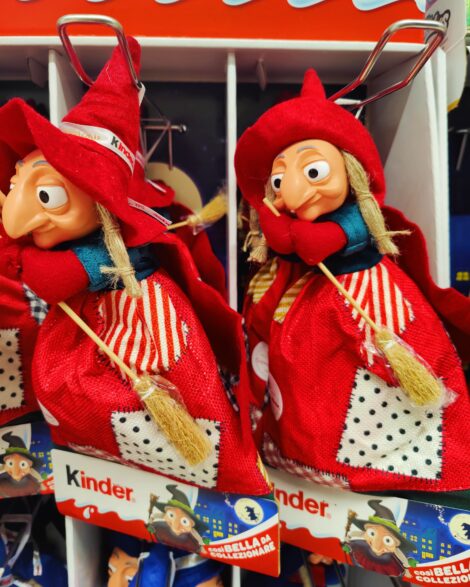 Befana da collezione Kinder rossa Befana da collezione Kinder rossa