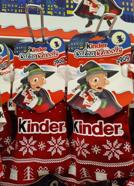 Kinder Calza della Befana 2024 in velluto rosso Kinder Calza della Befana 2024 in velluto rosso