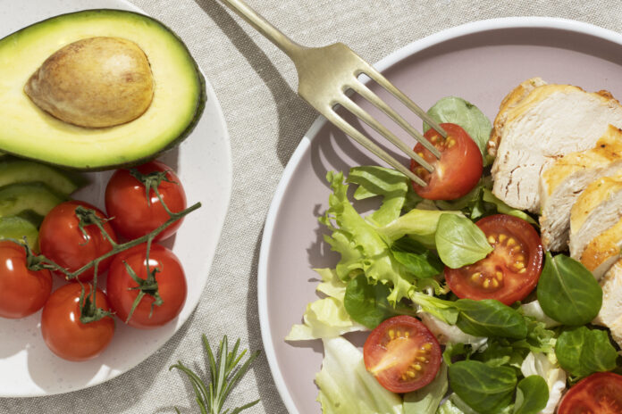 Diete Efficaci e Piani Alimentari Equilibrati per Perdere Peso in Modo Sano con Focus Estivo
