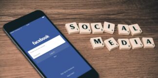 Era dell'Autocelebrazione Digitale