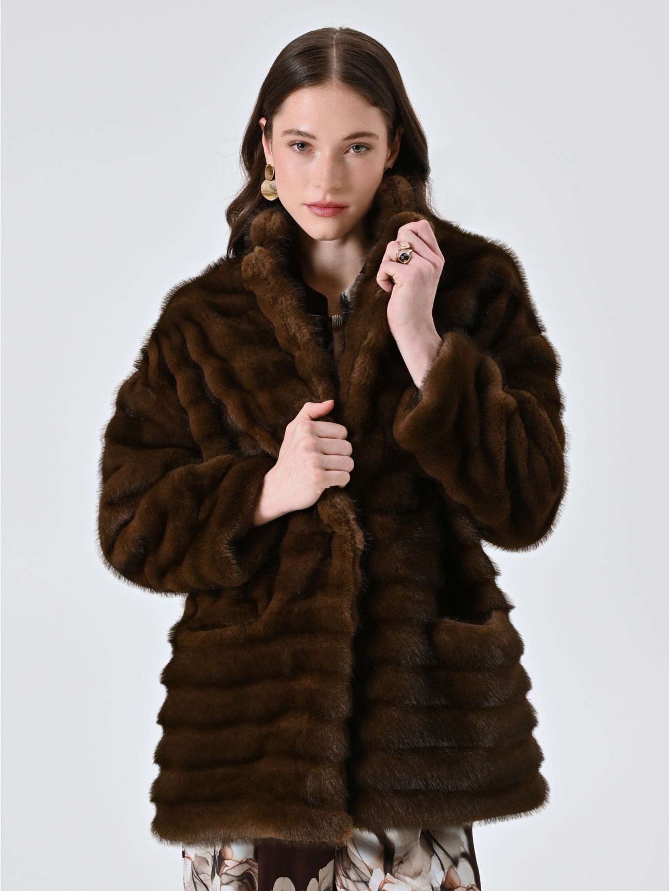 Eco pelliccia Rinascimento collezione inverno 2025 2026 Eco pelliccia Rinascimento collezione inverno 2025 2026