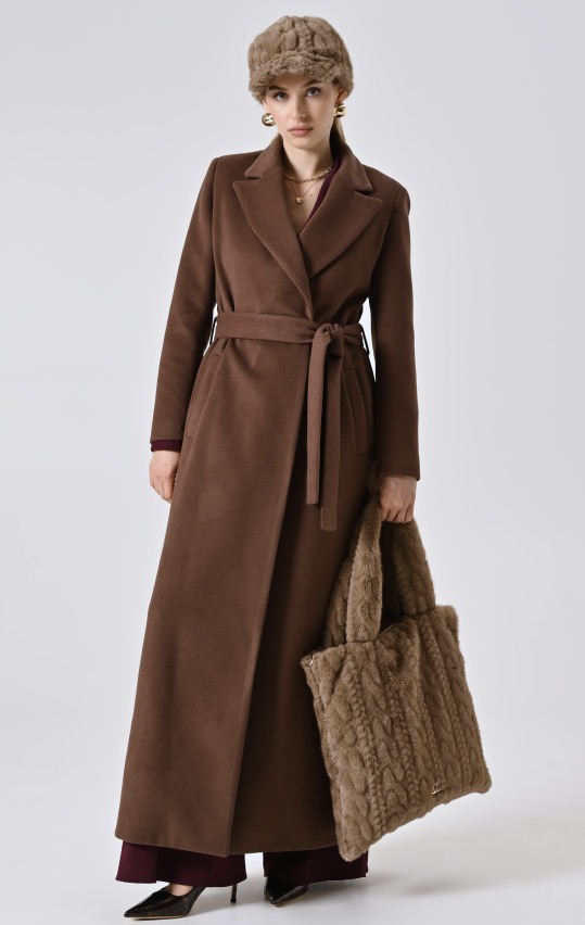Nuovo cappotto marrone cioccolato Rinascimento Nuovo cappotto marrone cioccolato Rinascimento