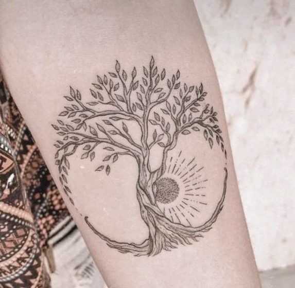 Tatuaggio Albero della Vita con Sole nascente
