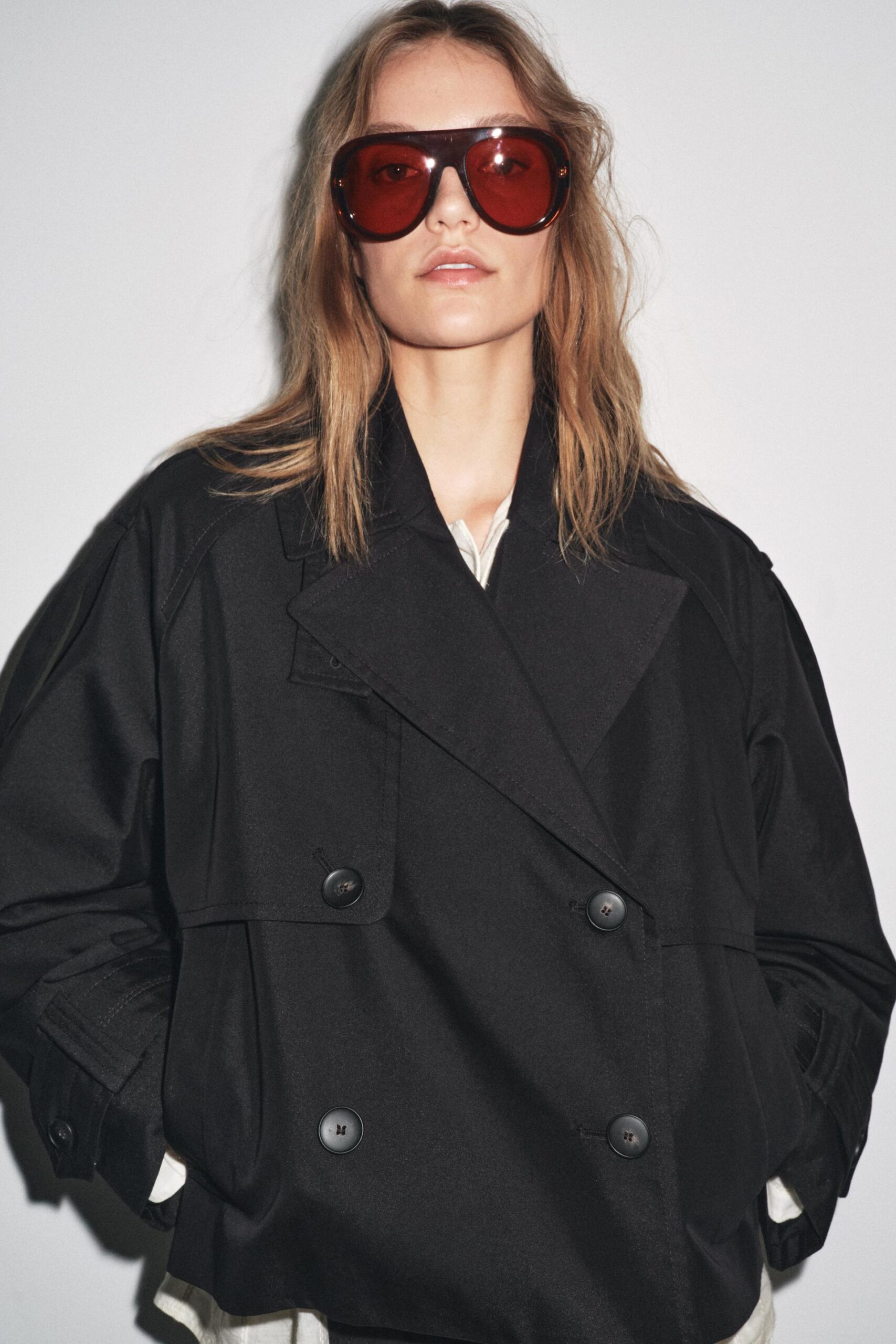 Trench corto nero ZARA autunno 2025