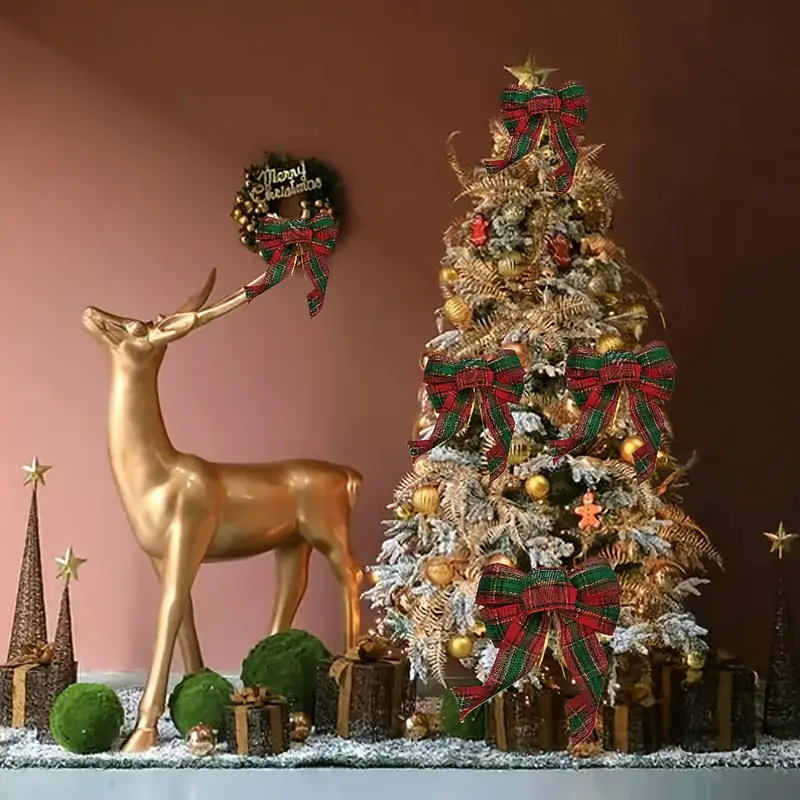 Albero di Natale dorato con fiocchi Albero di Natale dorato con fiocchi