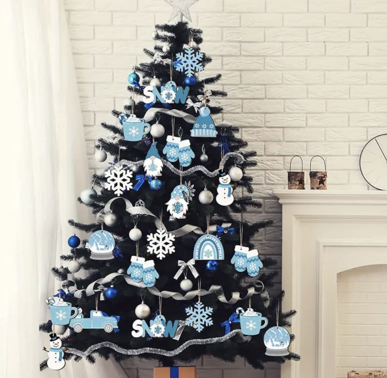 Albero di Natale nei toni del blu e azzurro Albero di Natale nei toni del blu e azzurro