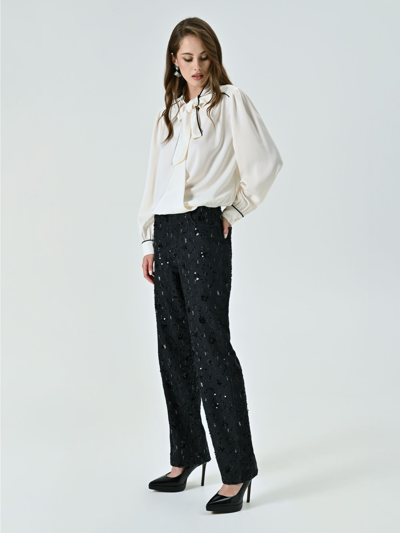 Jeans neri con paillettes